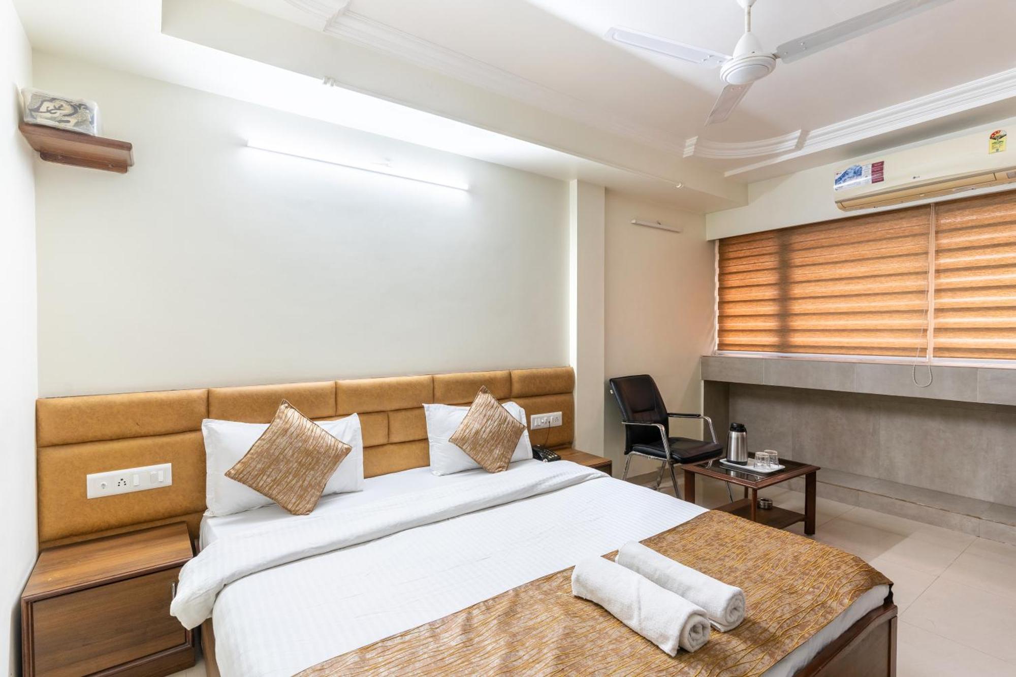Hotel Sanmati Amhedabad Dış mekan fotoğraf