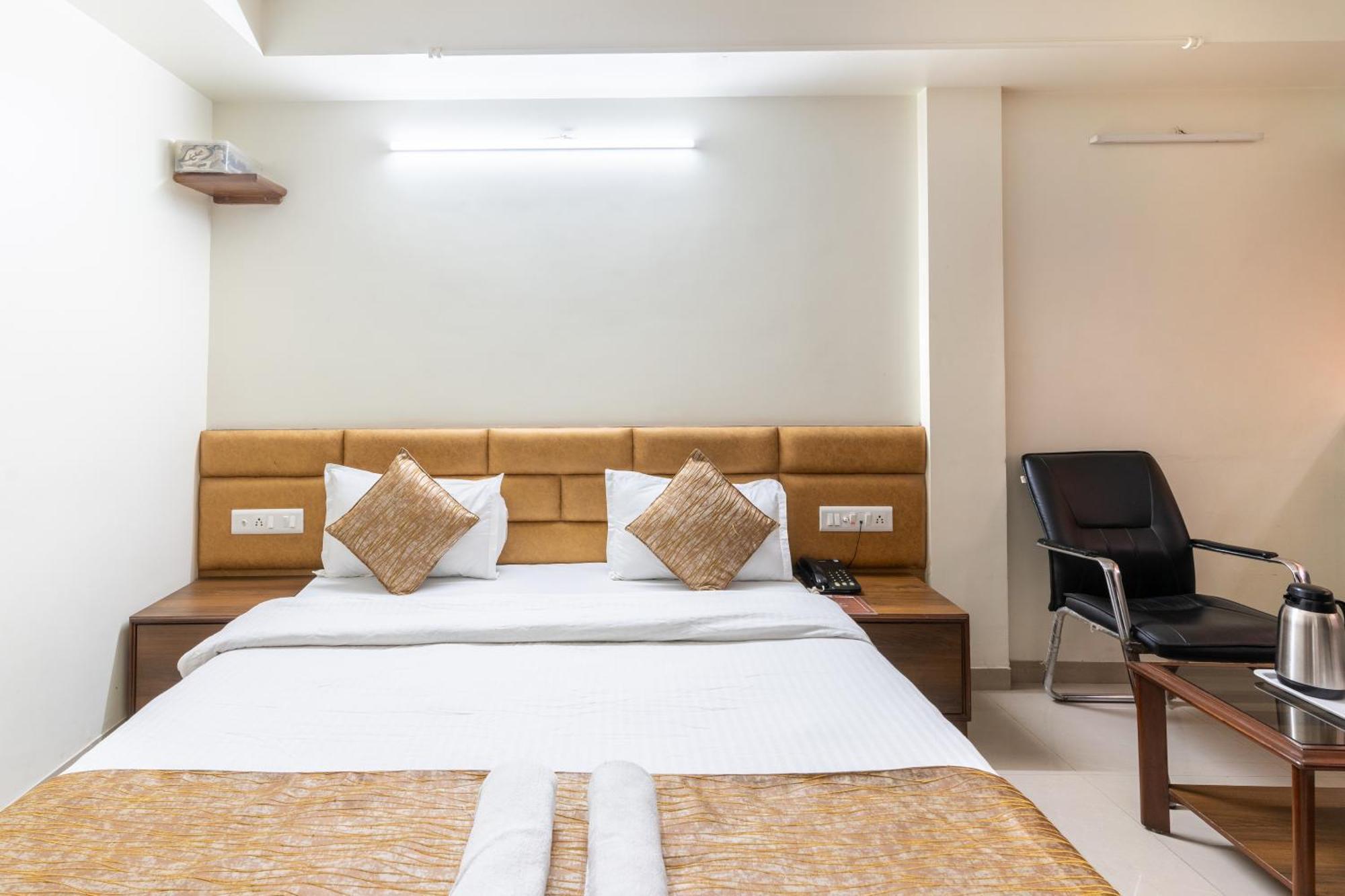 Hotel Sanmati Amhedabad Dış mekan fotoğraf
