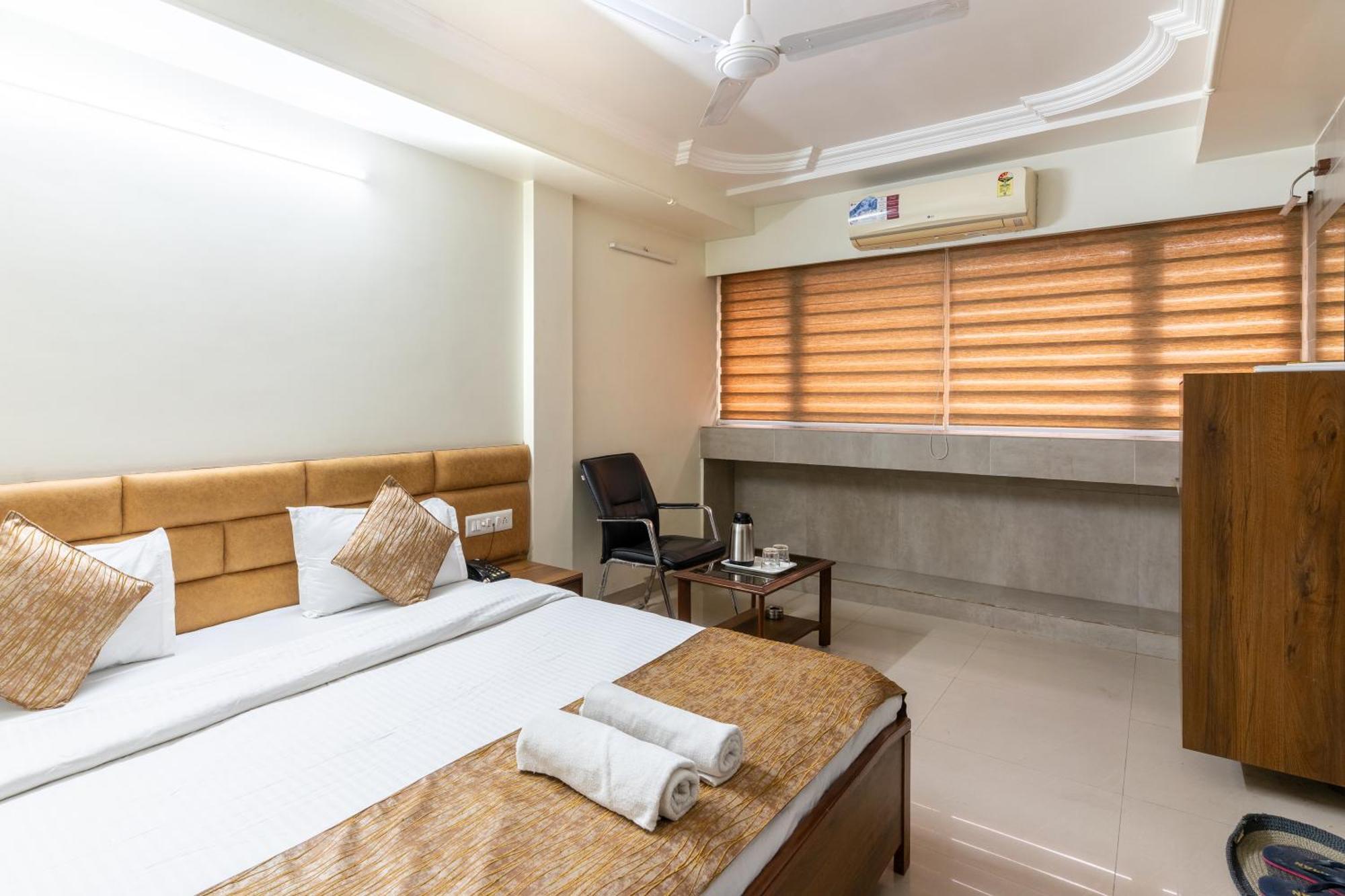 Hotel Sanmati Amhedabad Dış mekan fotoğraf