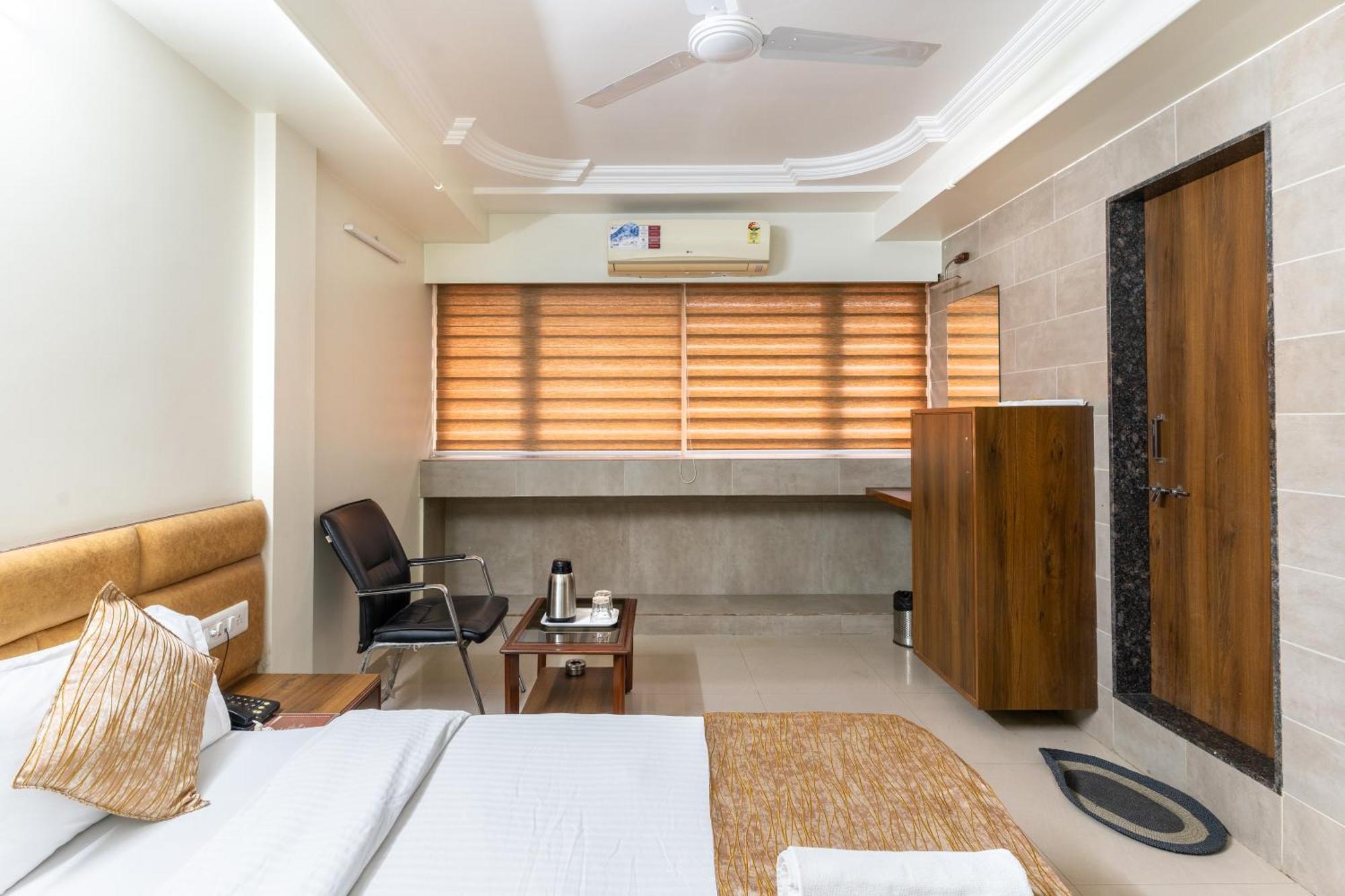 Hotel Sanmati Amhedabad Dış mekan fotoğraf