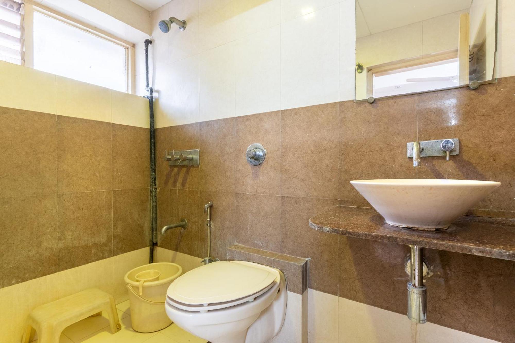 Hotel Sanmati Amhedabad Oda fotoğraf