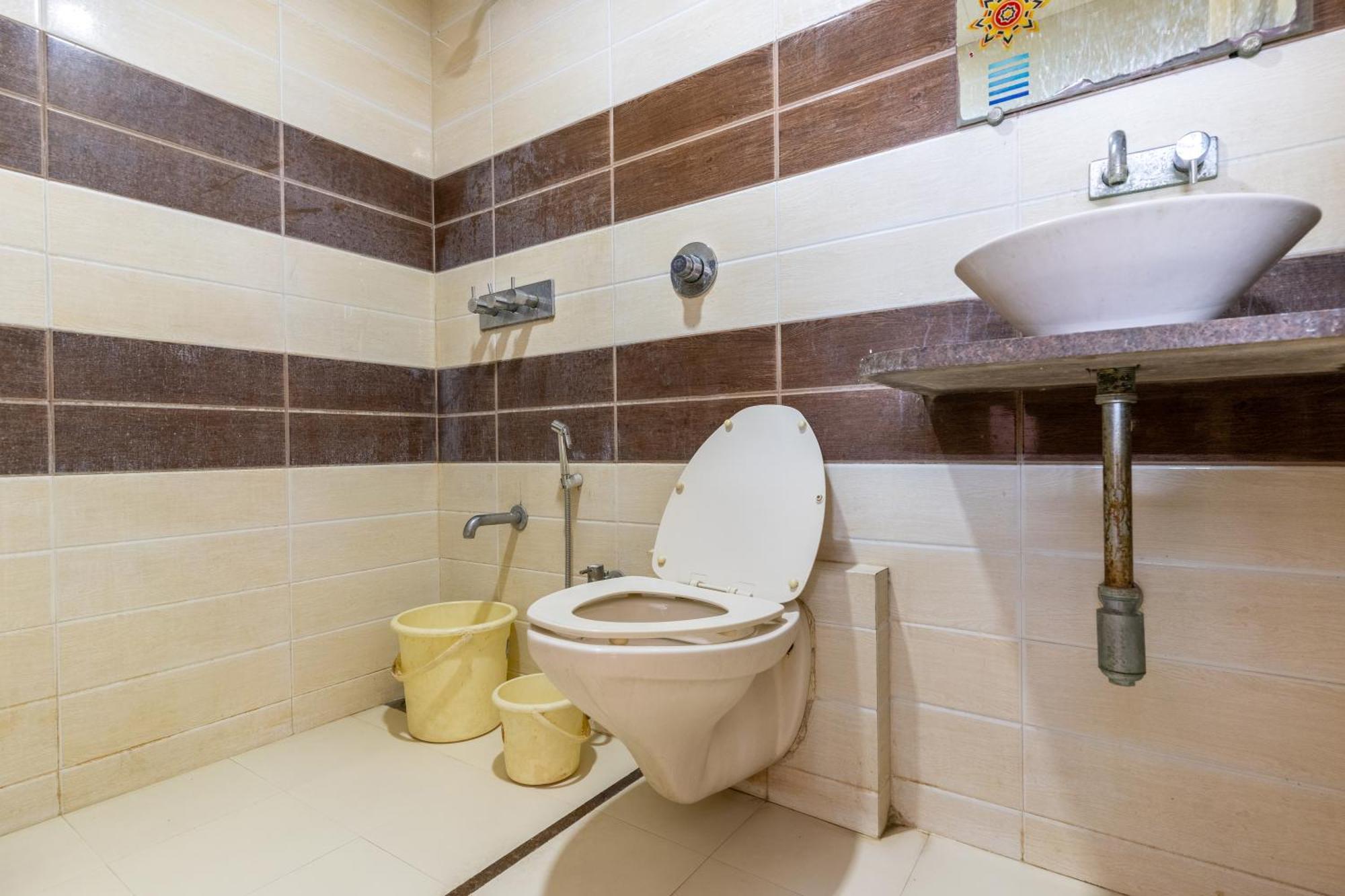Hotel Sanmati Amhedabad Oda fotoğraf